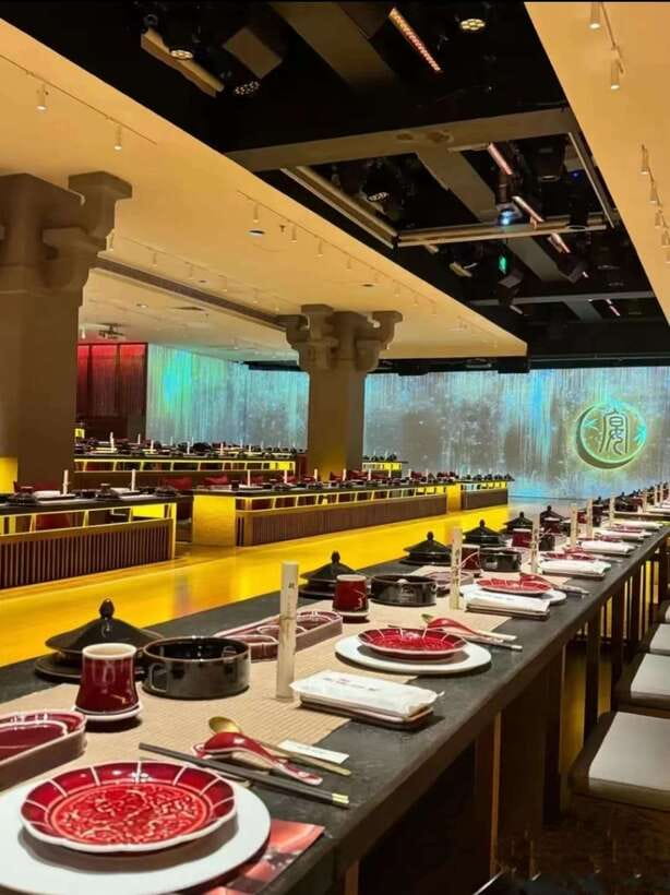 Shanghai: Royal Banquet with Chinese Cultural Performance - What arrives on the banquet table