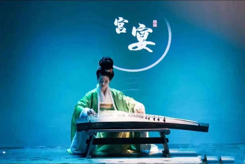 Shanghai: Royal Banquet with Chinese Cultural Performance - Seating, views, and service