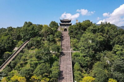 Southern Great Wall Day Trip by Bullet Train