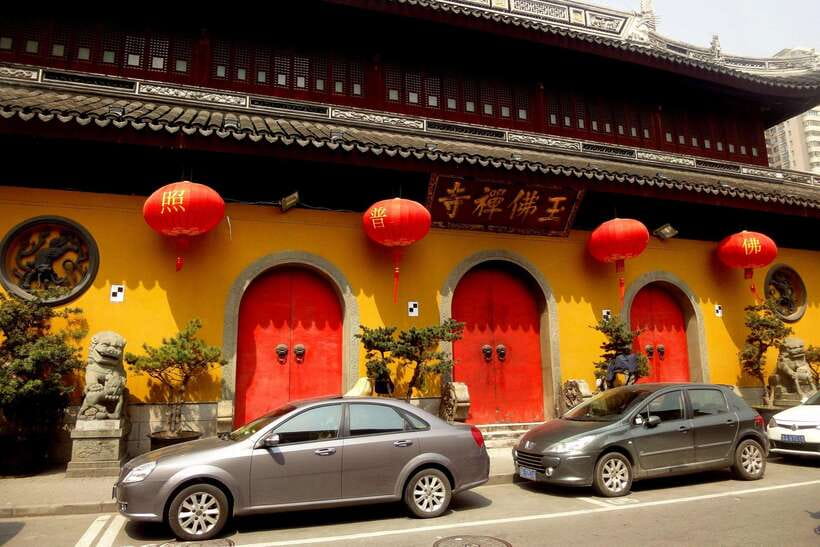 Shanghai: Top 5 Highlights All Inclusive Private Day Tour - The Bund: finish beside the river
