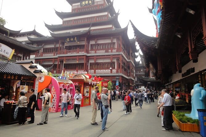 Shanghai: Yu Garden Admission Ticket - Crowds, comfort, and respectful behavior