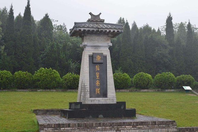 Terra-Cotta Warriors & Horses Essential Full Day Tour from Xi'an - Lunch: convenient, but not always local in feel