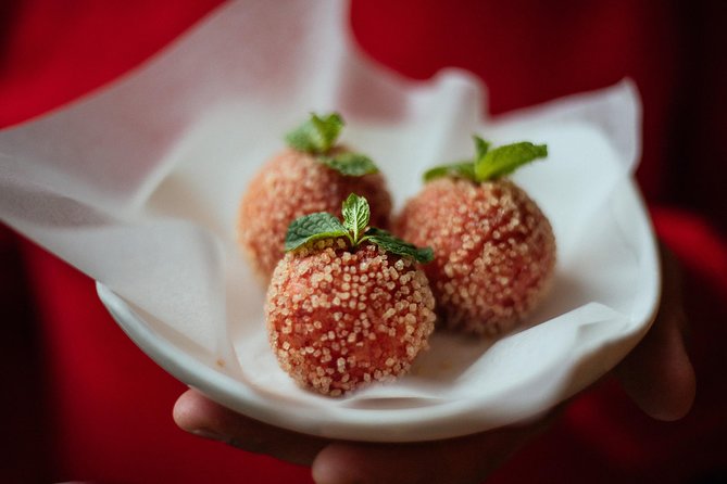The 10 Tastings of Hong Kong With Locals: Private Street Food Tour - Graham Street Market and seasonal fruit