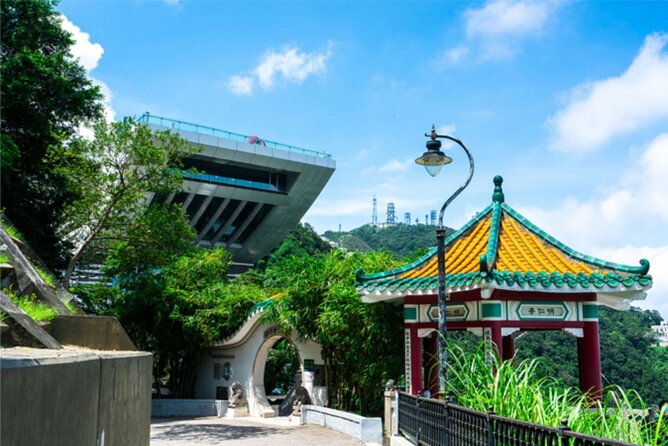Top-Rated Hong Kong Tour: Peak Tram, Dim Sum & Cultural Sights - Hollywood Road, Pottinger Street, and Man Mo Temple