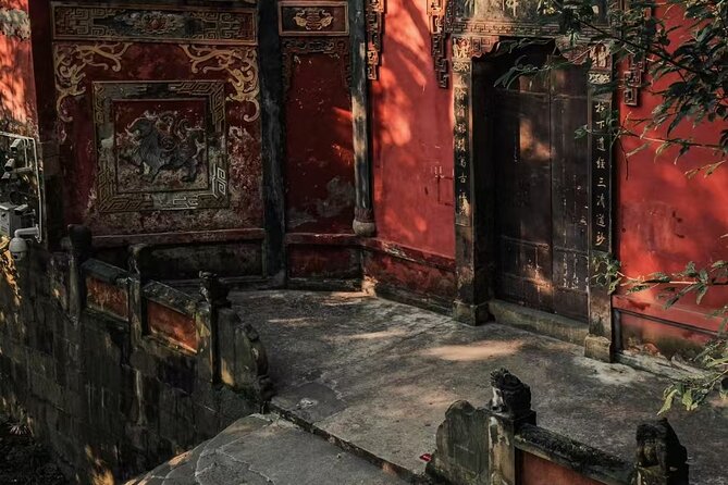 True Taste of Chongqing: Offbeat Walks & Hotpot in One Day - Why this route works for a first day in Chongqing