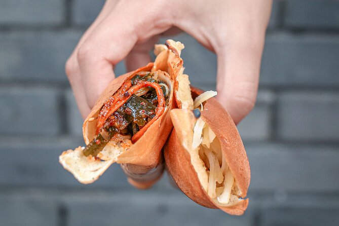 Tuktuk Food Tour Through Chengdu's Local Eats - Meeting your guide at 6:30 pm