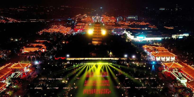 Xi'an: Daci'en Temple(Great Wild Goose Pagoda) E-ticket - Reading the architecture from the garden