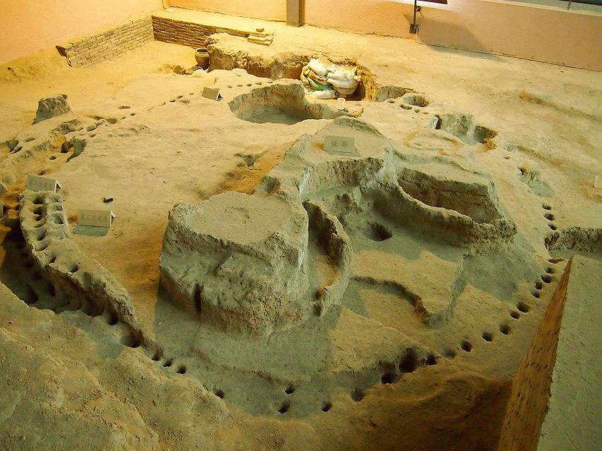 Xian Terracotta Amry& Romantic Show & Grand Tang Bright City - Datang Everbright City is made for an evening stroll
