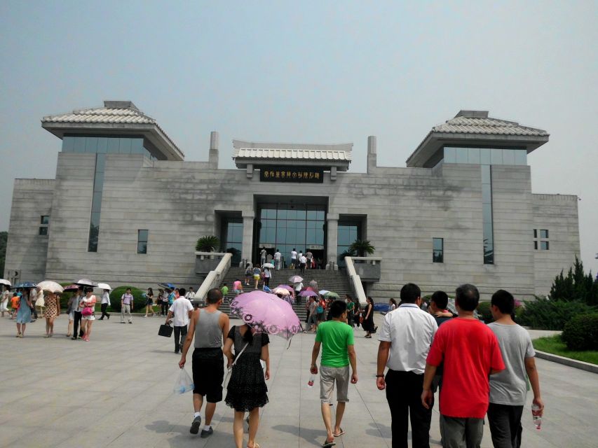 Xian: Terracotta Army Ticket & Guided Bus Tour with Options - What the lunch stop is really like