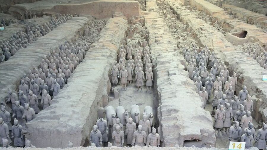 Xian: Terracotta Army Ticket & Guided Bus Tour with Options - Crowds, heat, and the best time to go