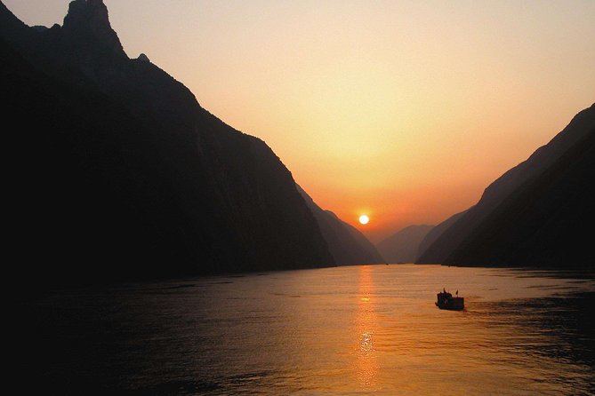 Yangtze River Cruise from Yichang to Chongqing Upstream in 5 Days 4 Nights - Day 3: Wu Gorge, Qutang Gorge, and a choice of river excursions