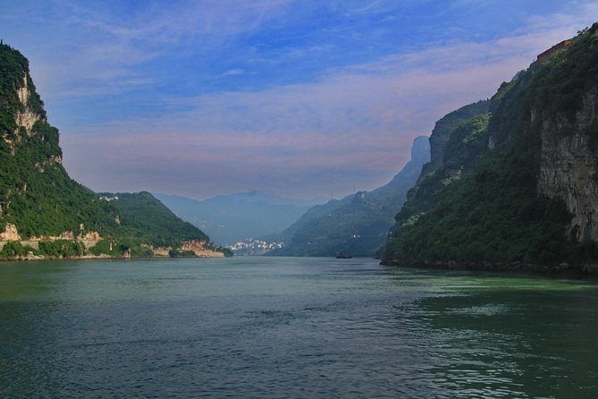 Yangtze River Cruise from Yichang to Chongqing Upstream in 5 Days 4 Nights - Cabins, food, and service: what to expect
