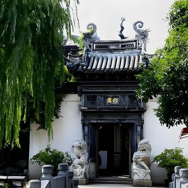 Yu Garden, Old Street, Bund & Zhujiajiao Water Town Bus Tour - Zhujiajiao, bridges, canals and Kezhi Garden