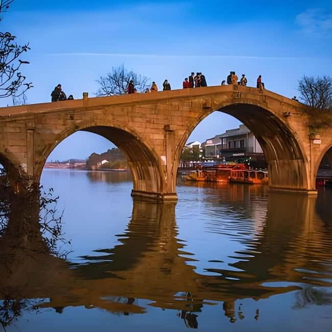 Yu Garden, Old Street, Bund & Zhujiajiao Water Town Bus Tour - Guides, group rhythm and the human side